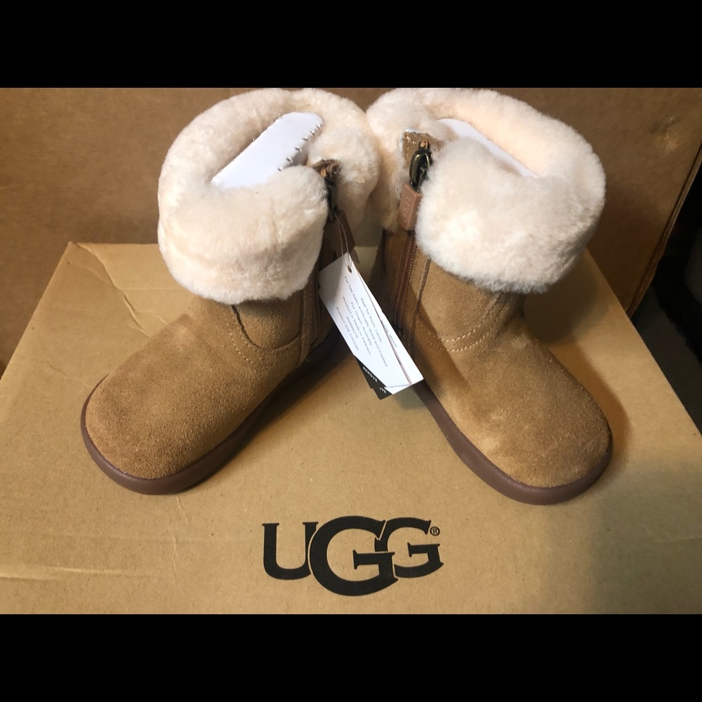 Ugg’s Australia Toddler MALLYA boots size 0-1 available only.
